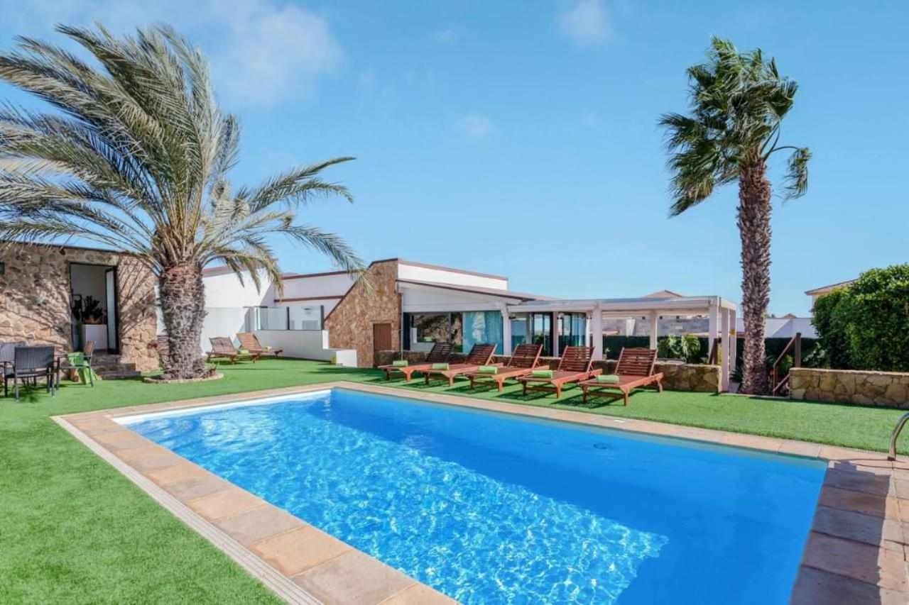 Villa Cobas Con Piscina Y Privada Triquivijate Eksteriør billede