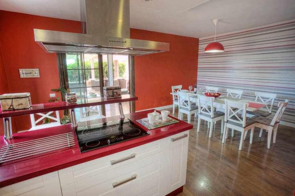 Villa Cobas Con Piscina Y Privada Triquivijate Eksteriør billede