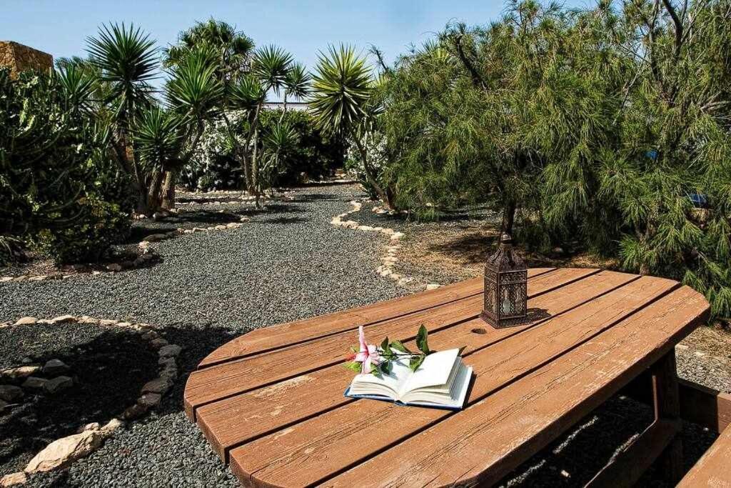 Villa Cobas Con Piscina Y Privada Triquivijate Eksteriør billede