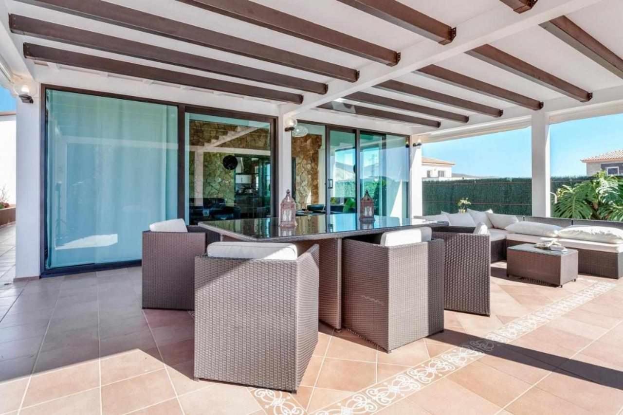Villa Cobas Con Piscina Y Privada Triquivijate Eksteriør billede