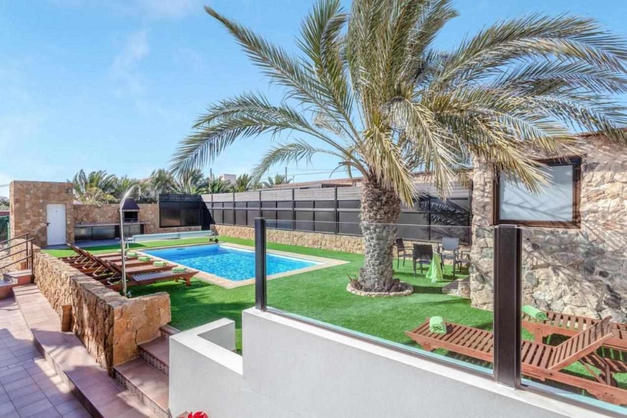 Villa Cobas Con Piscina Y Privada Triquivijate Eksteriør billede