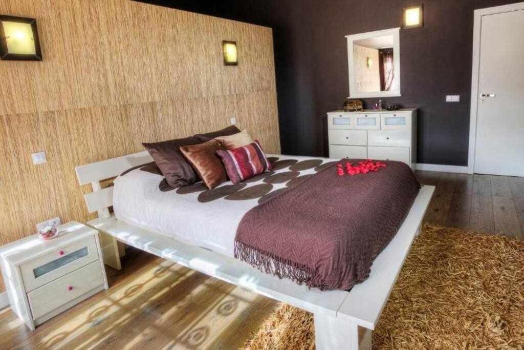 Villa Cobas Con Piscina Y Privada Triquivijate Eksteriør billede