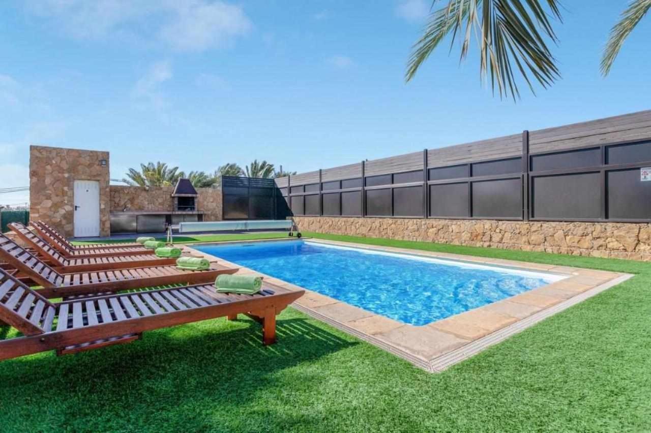 Villa Cobas Con Piscina Y Privada Triquivijate Eksteriør billede