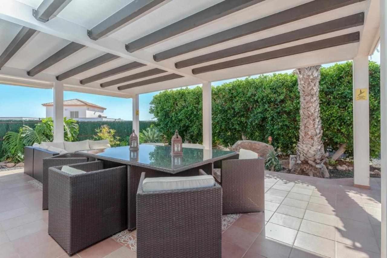 Villa Cobas Con Piscina Y Privada Triquivijate Eksteriør billede