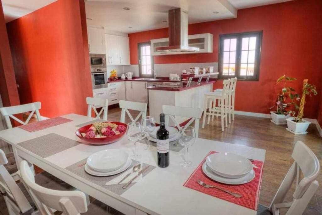 Villa Cobas Con Piscina Y Privada Triquivijate Eksteriør billede