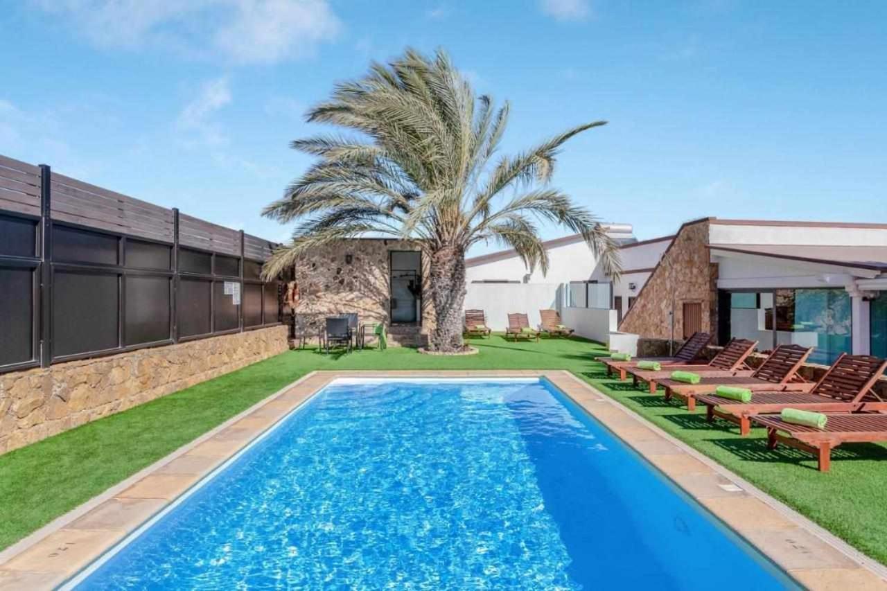 Villa Cobas Con Piscina Y Privada Triquivijate Eksteriør billede